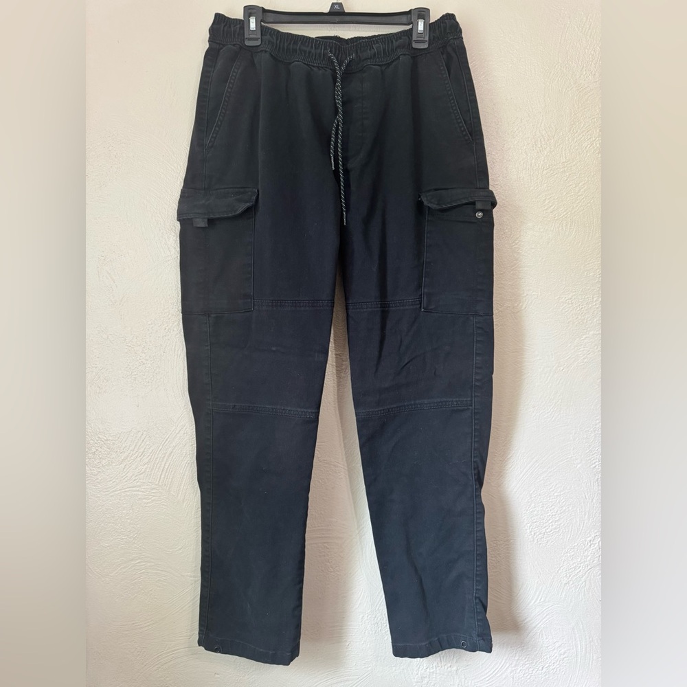 Classic Black Cargo Pants for Men 0161